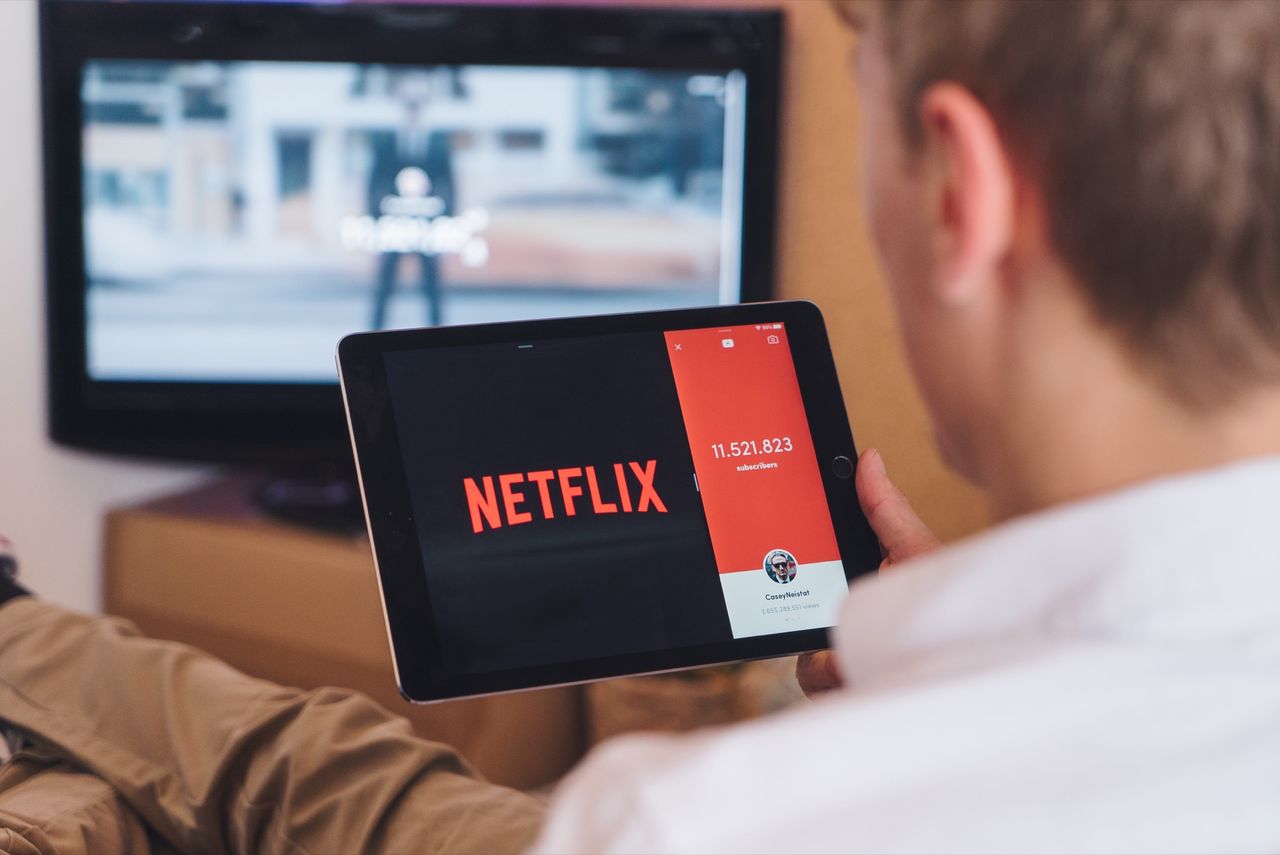 Nästa månad drar Netflix reklamabonnemang igång