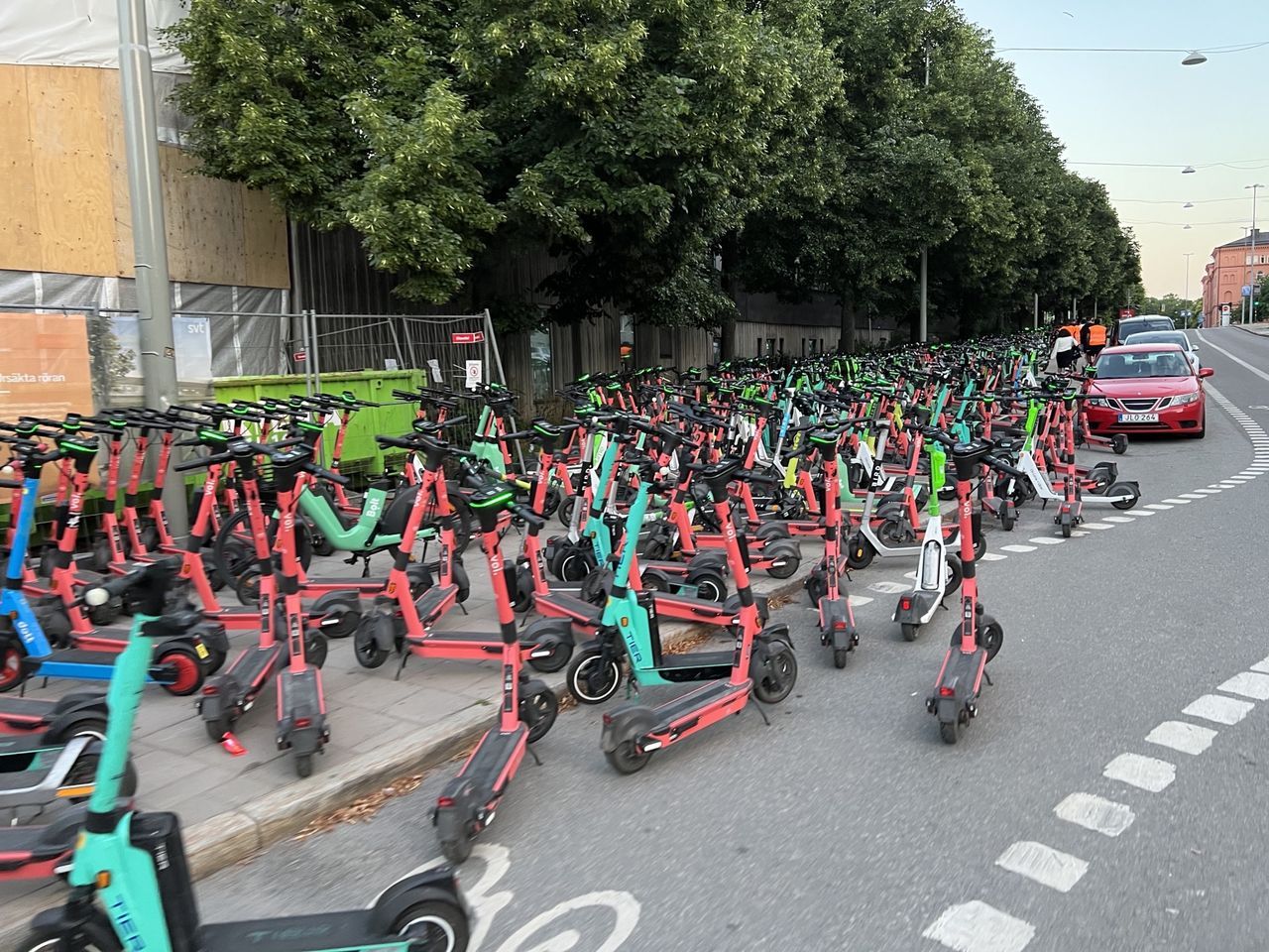 3000 felparkerade elsparkcyklar bortforslade i Stockholm
