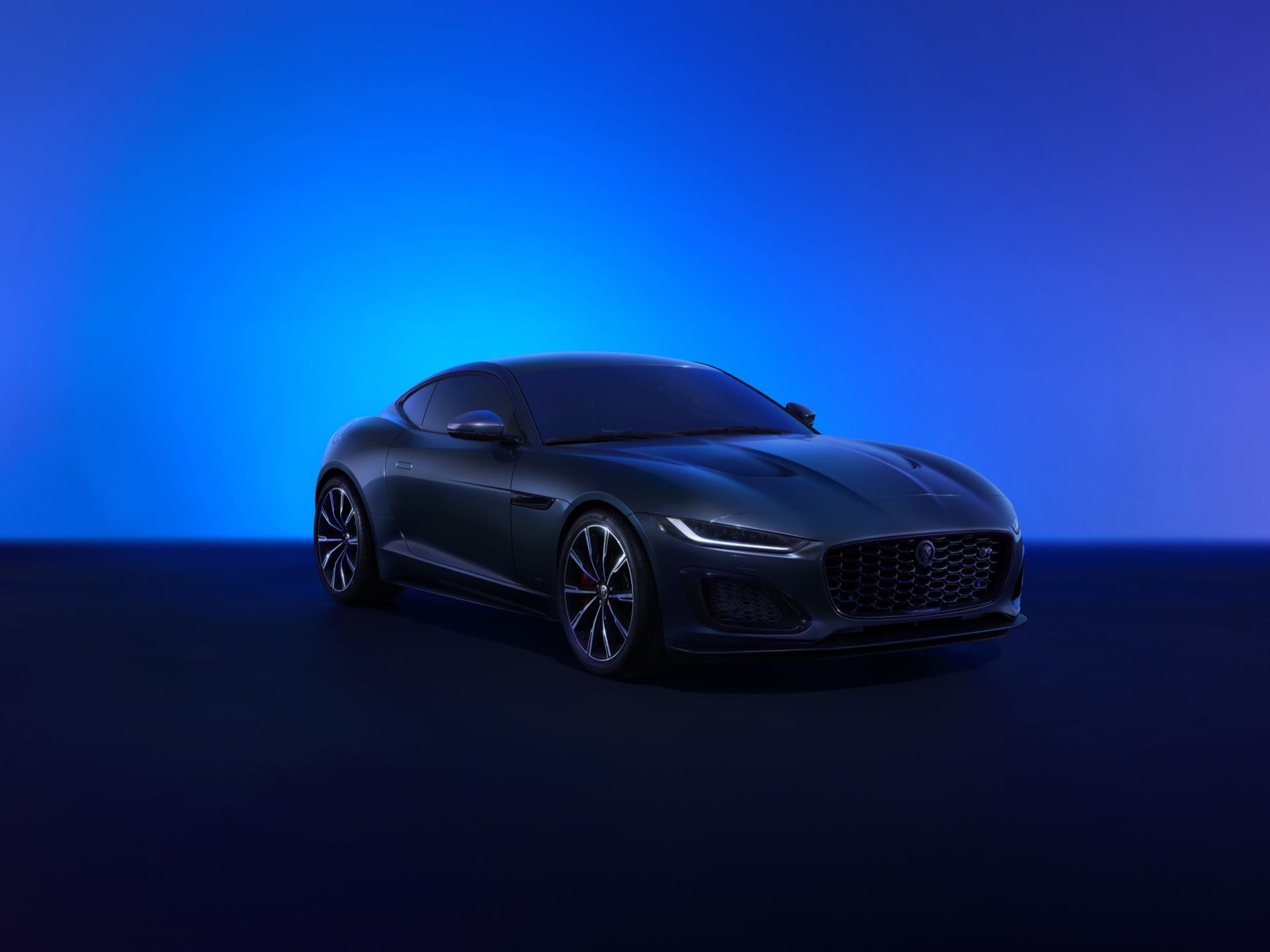 Jaguar firar av F-Type med specialversioner