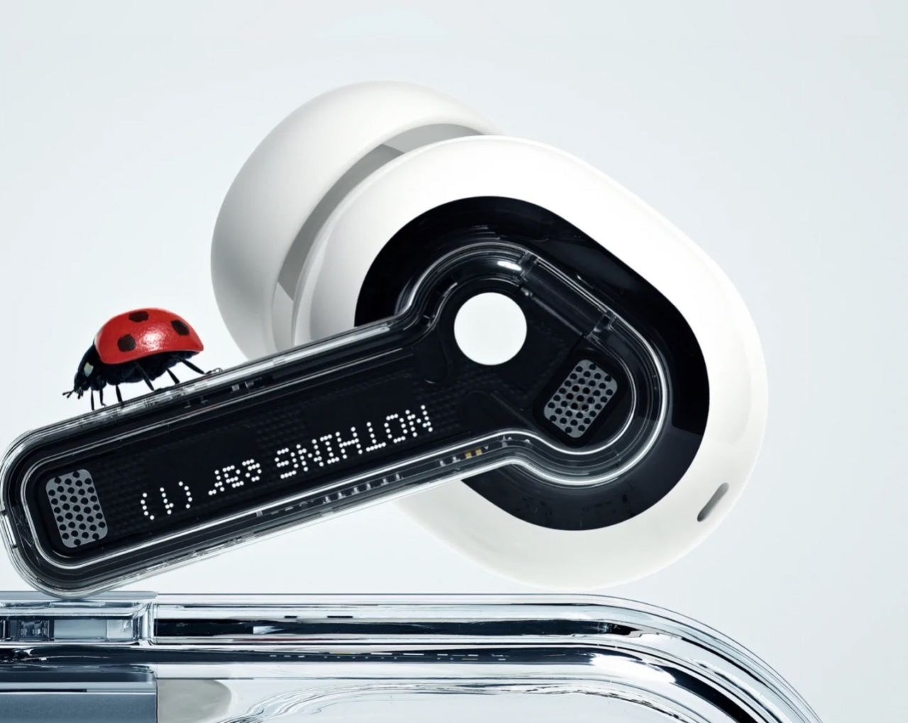 Nothing höjer priset på ear (1)