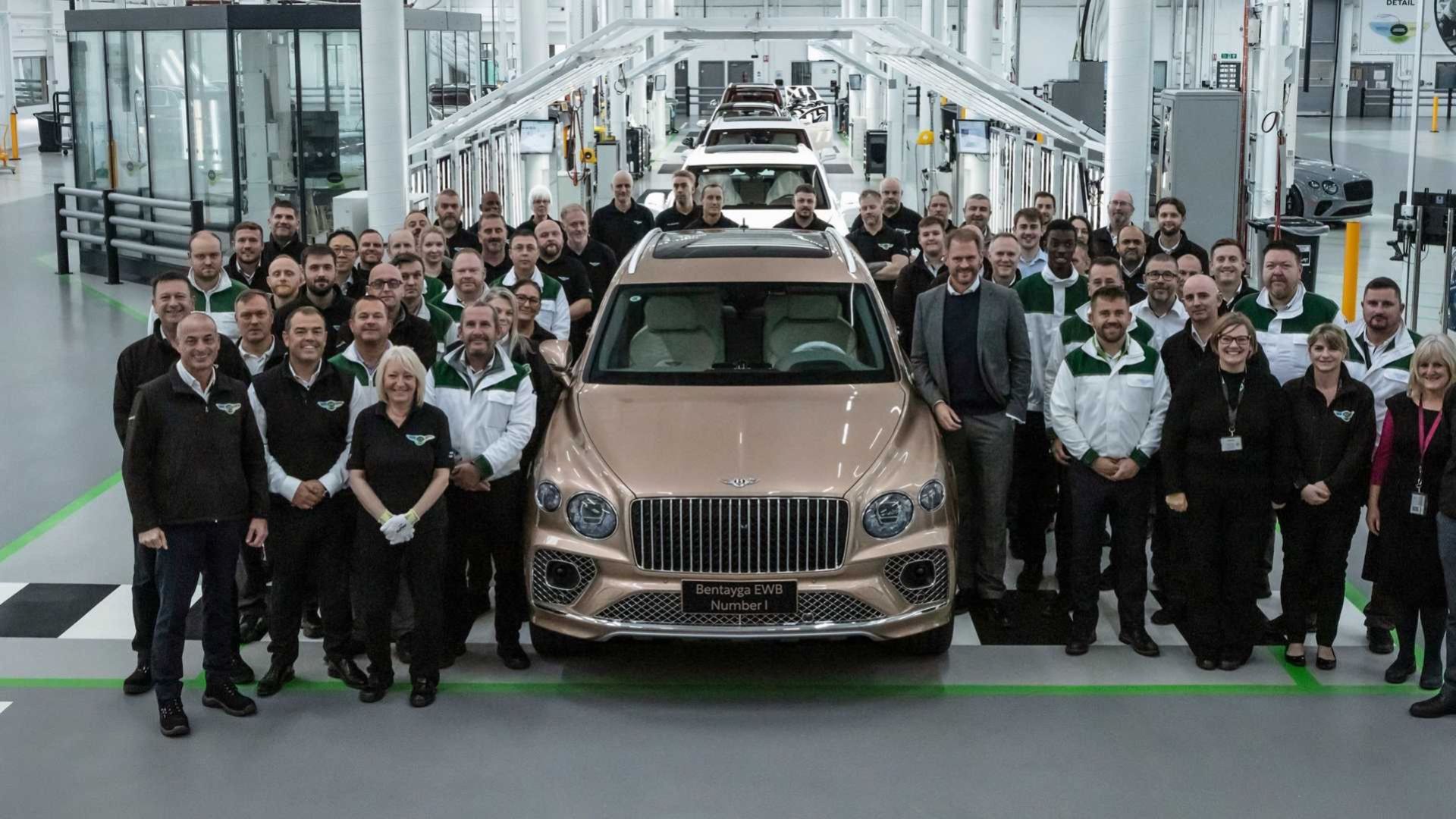 Bentley börjar leverera Bentayga EWB