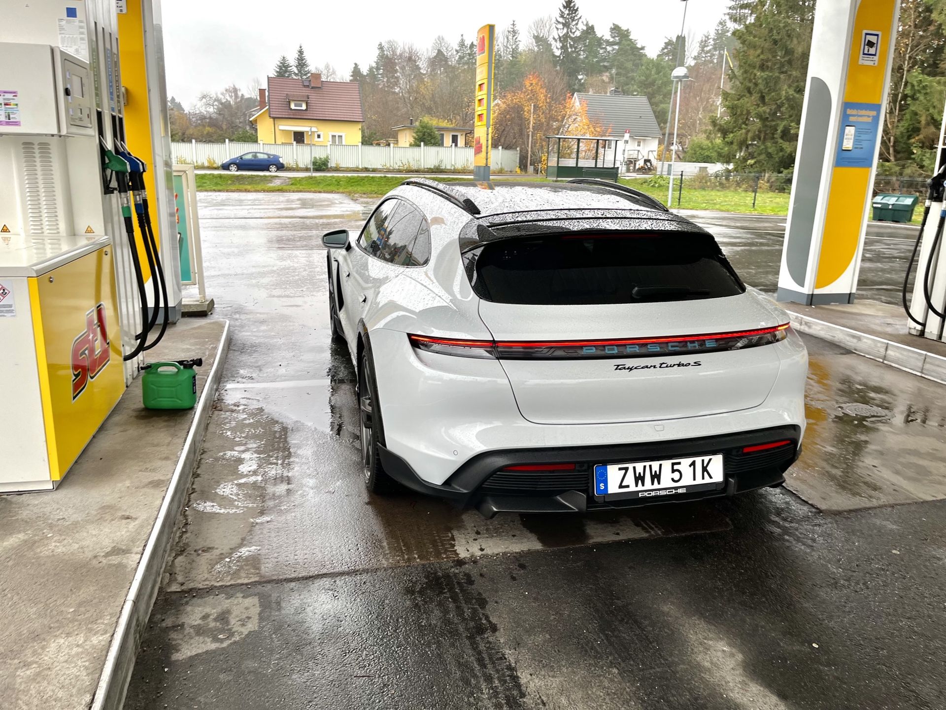 Porsche har nu byggt 100.000 exemplar av Taycan