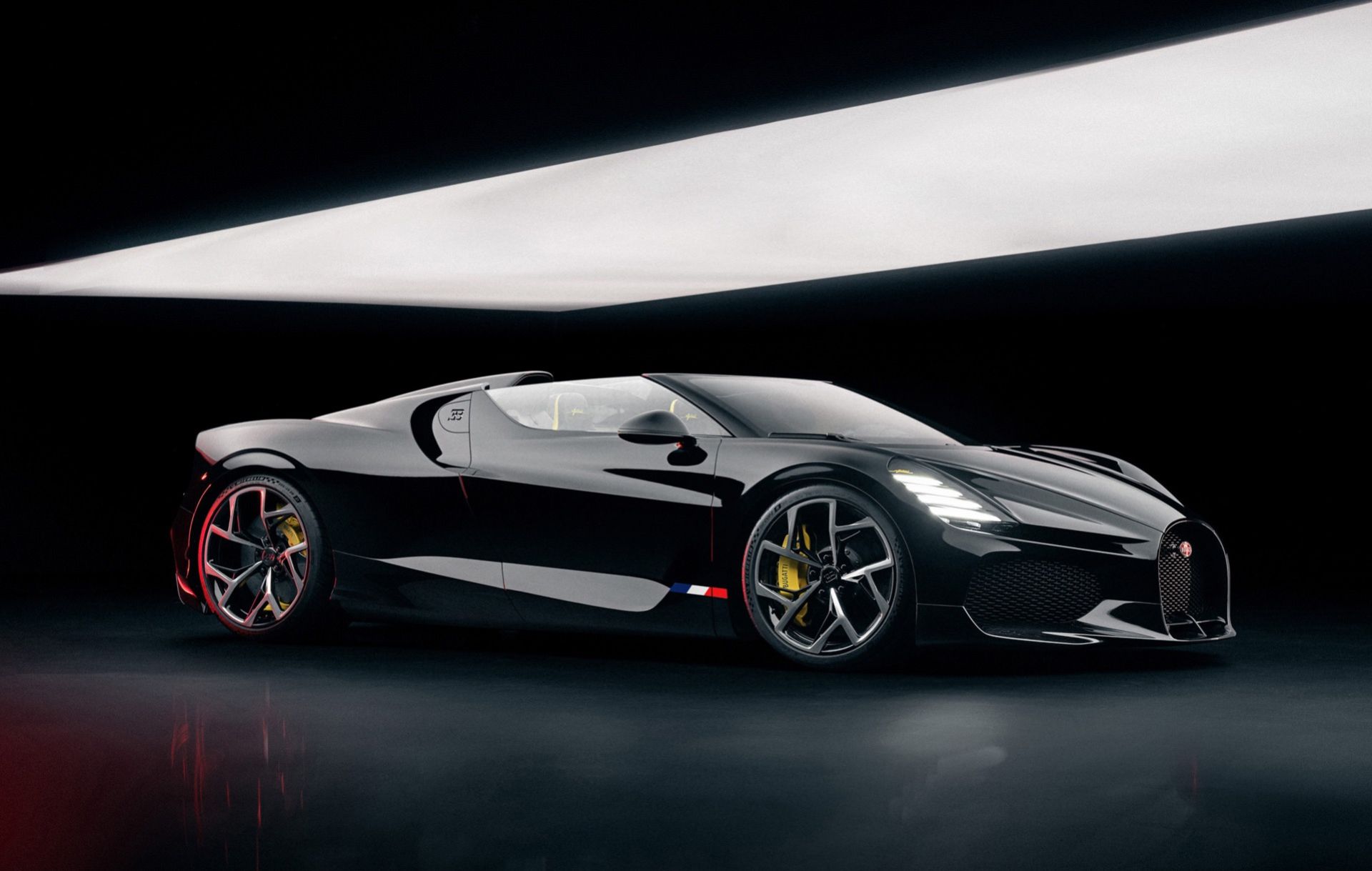 Bugatti W16 Mistral Roadster toppar 420 km/h