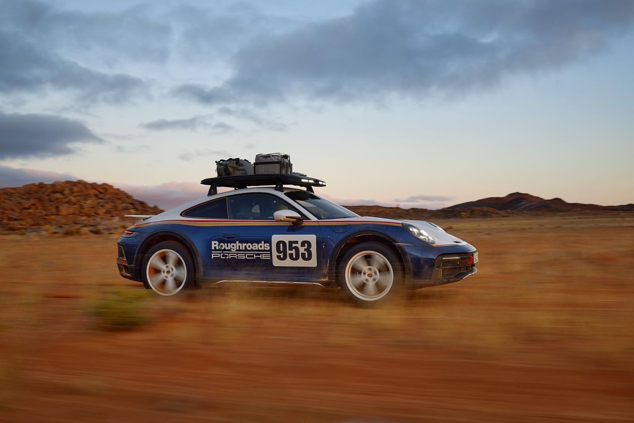 Porsche rullar ut 911 Dakar