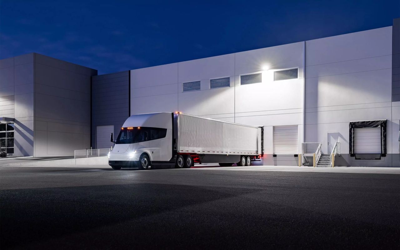 Tesla Semi klarar 80 mil fullastad 