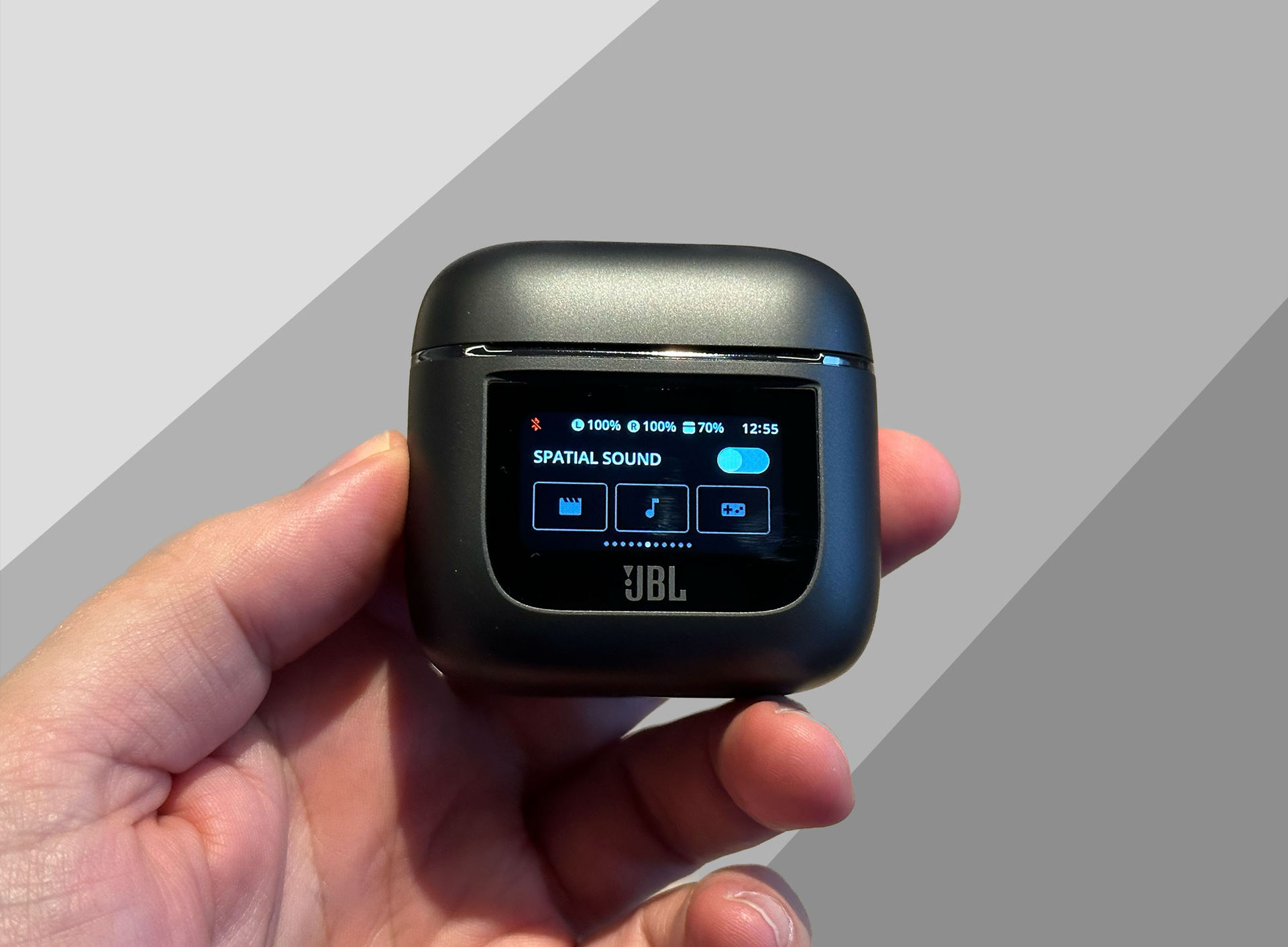 Vi har kollat in fodralet till JBL Tour Pro 2