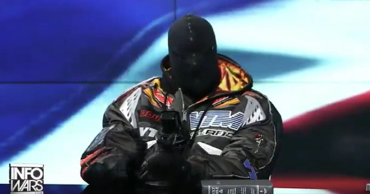 Kanye West ska inte längre köpa Parler