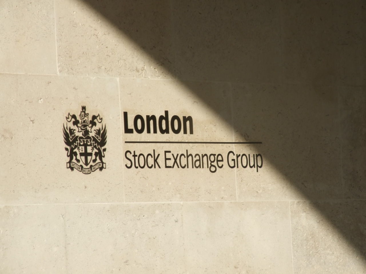 Microsoft köper in sig i London-börsen