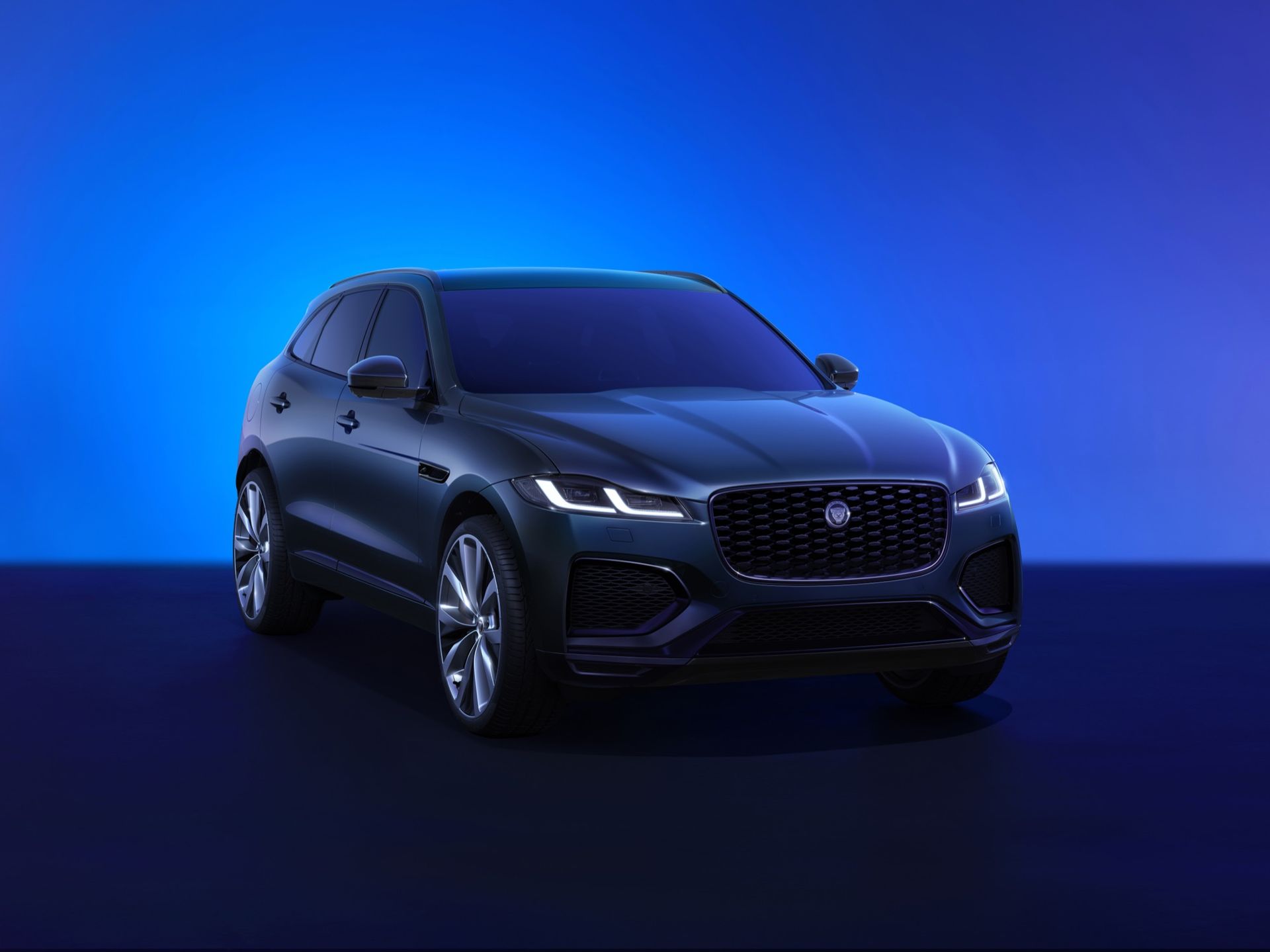 Jaguar F-Pace som laddhybrid kommer nu längre