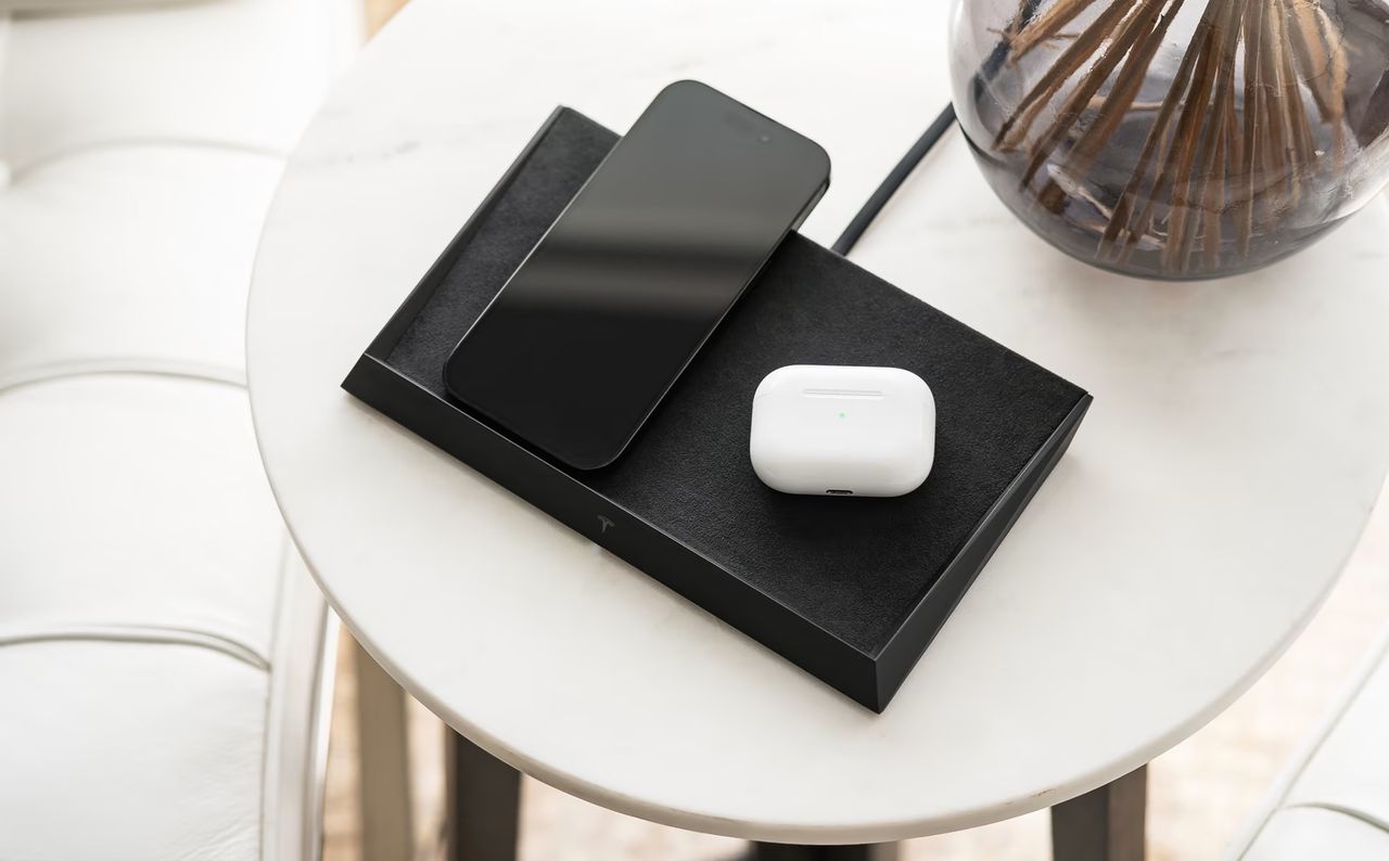 Tesla släpper trådlös laddare som kan ladda tre enheter