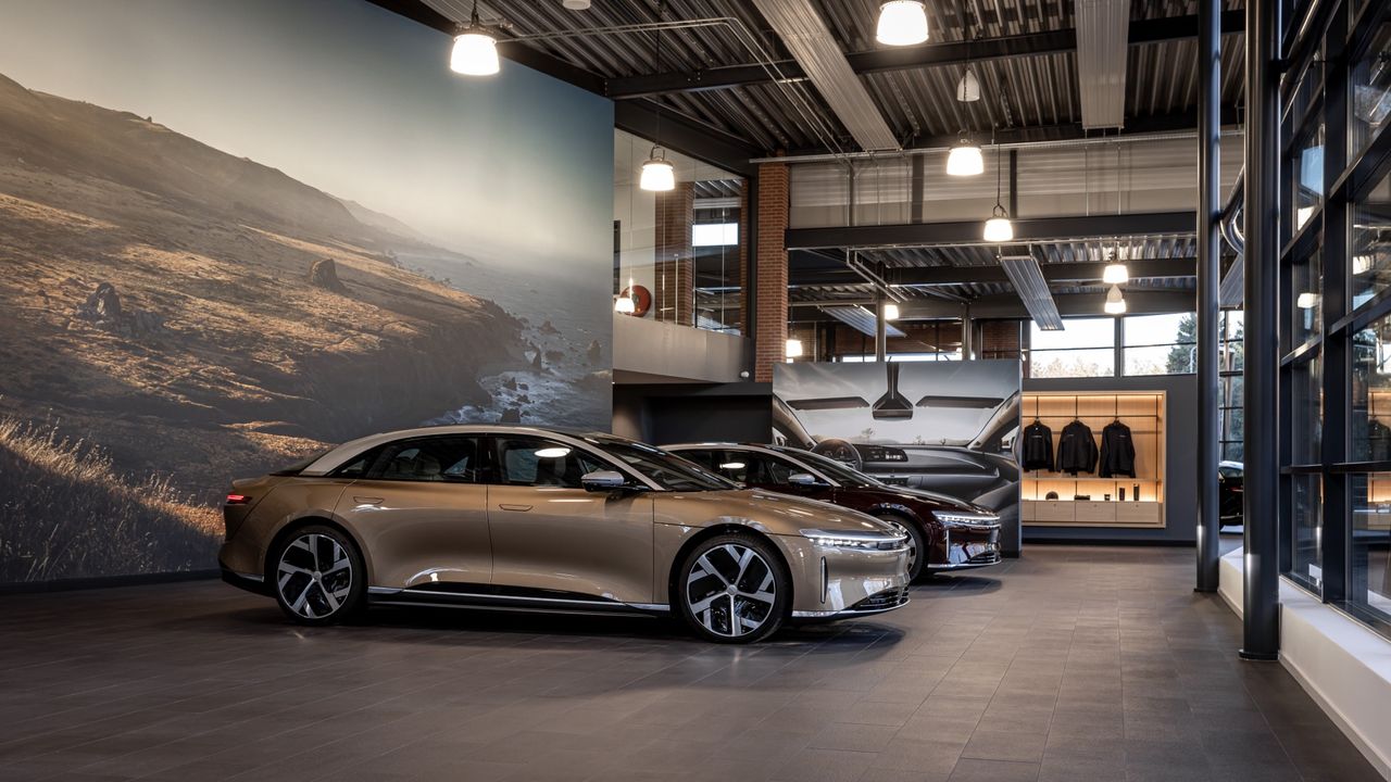 Lucid Air har nu börjat levereras i Europa