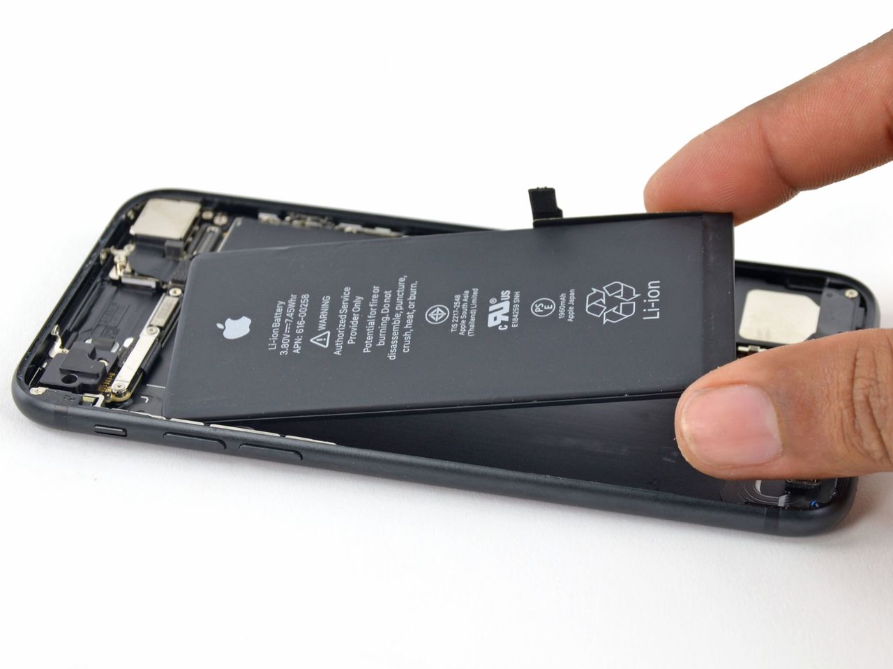 Apple höjer snart priset för batteribyte 