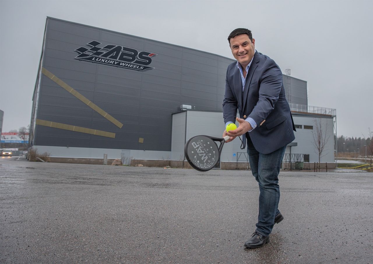 Fälgtillverkare köper padelhall