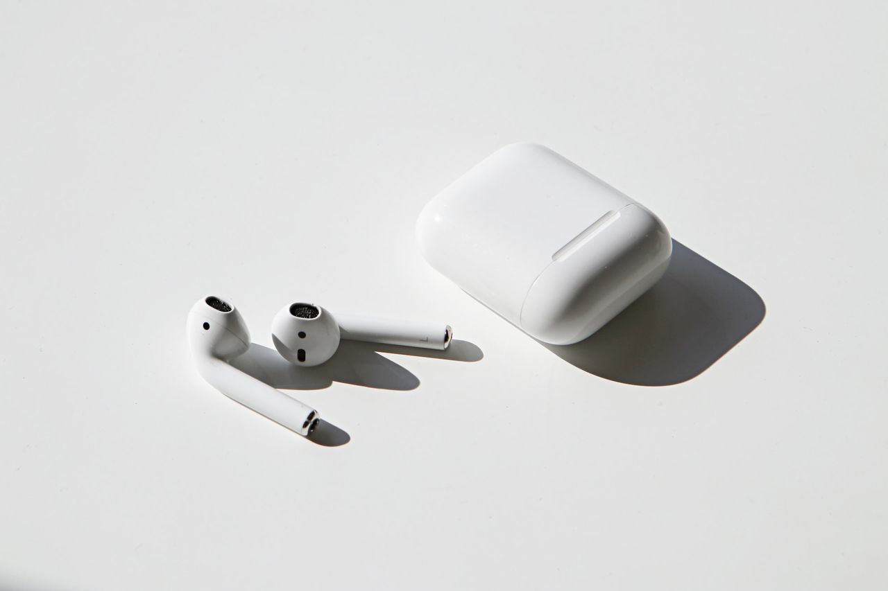 Apple ryktas släppa billigare AirPods