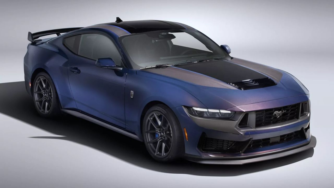 Nu får vi se hur Ford Mustang Dark Horse ser ut på insidan