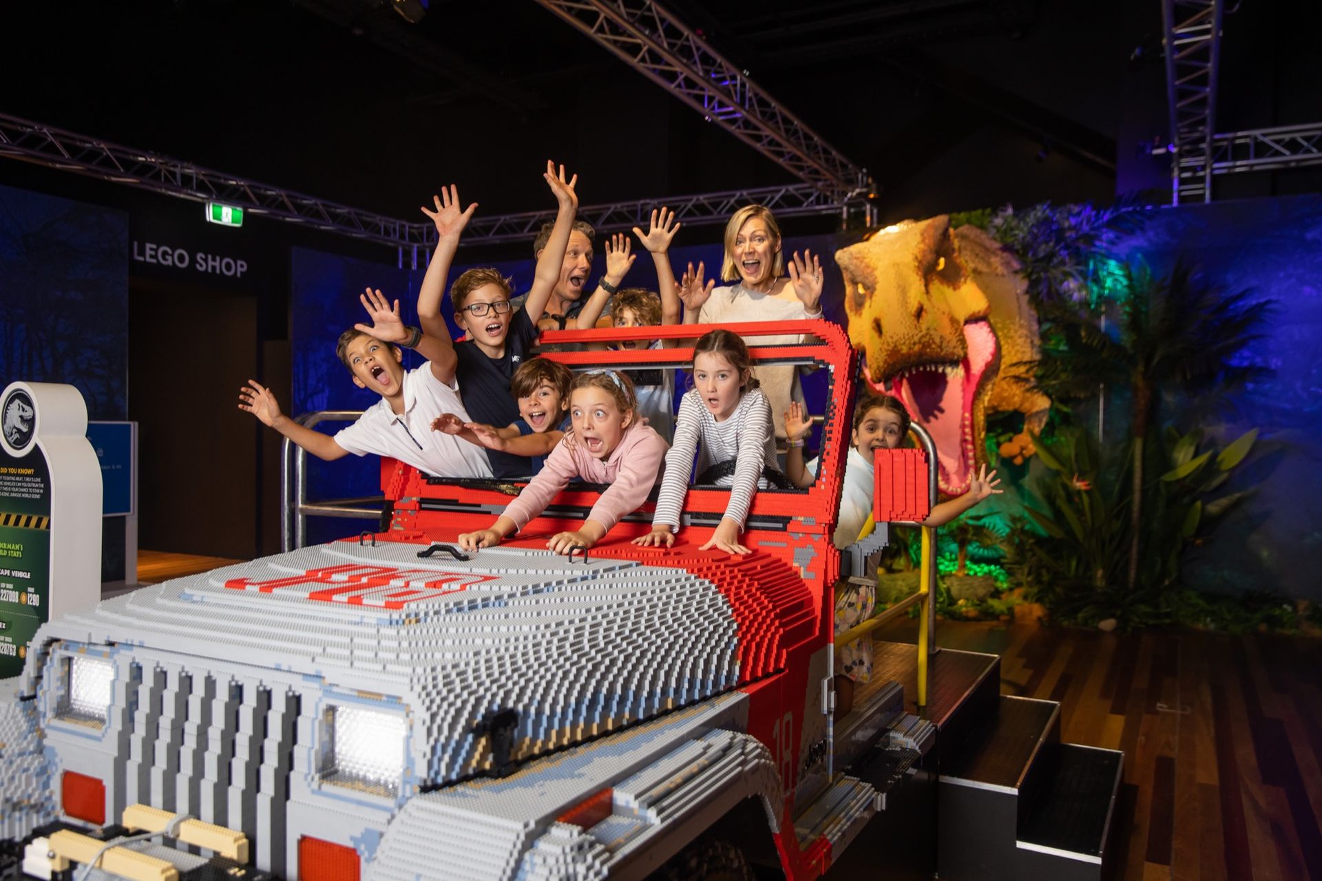 Legoutställningen Jurassic World till Norrköping