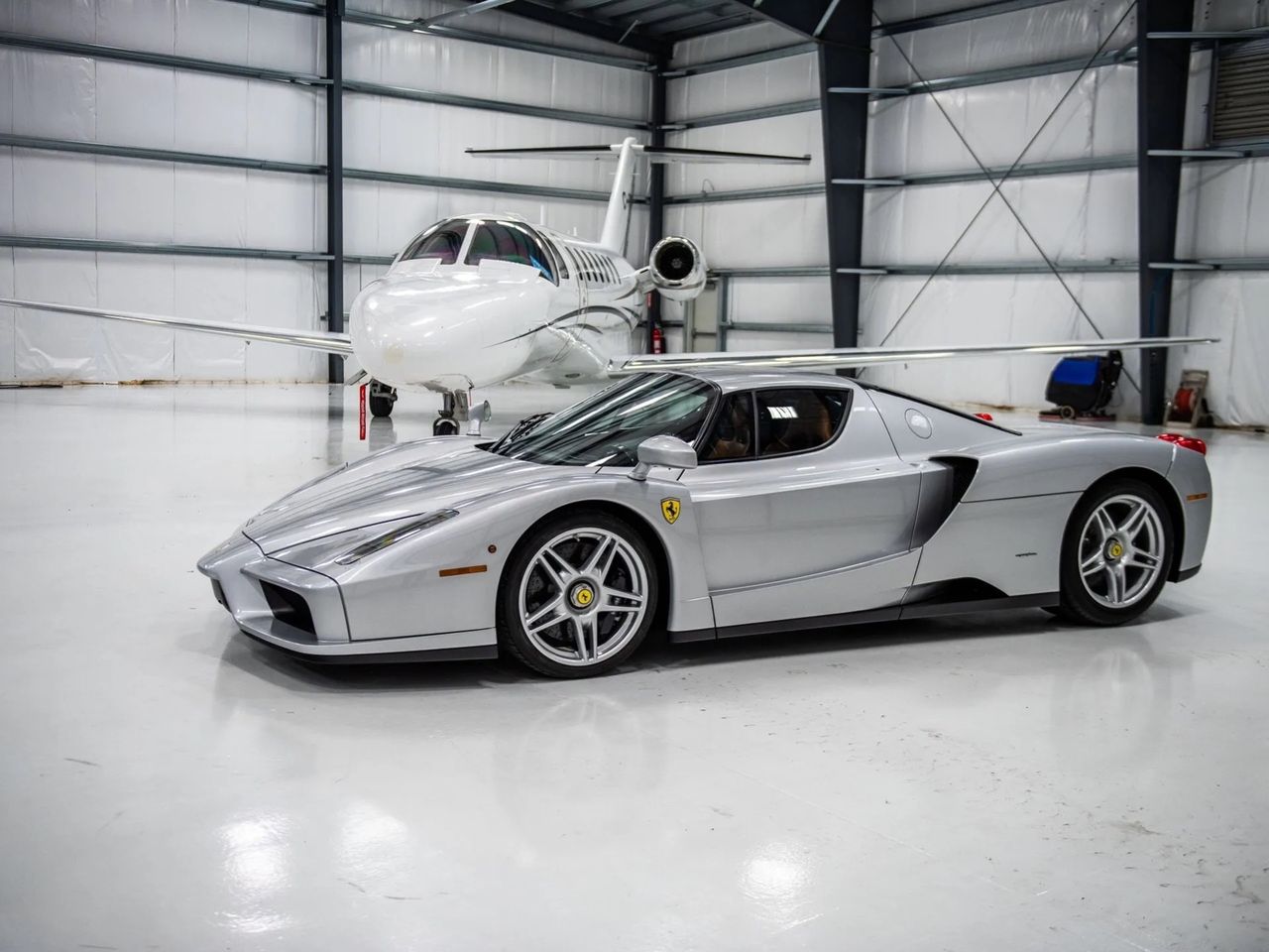 Köp en ny Ferrari Enzo från 2003