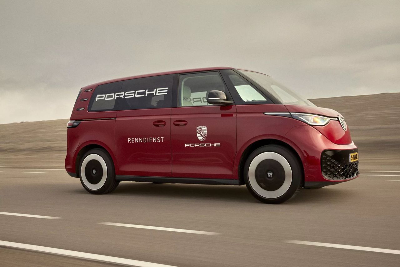 Porsche presenterar ny Renndienst-transport