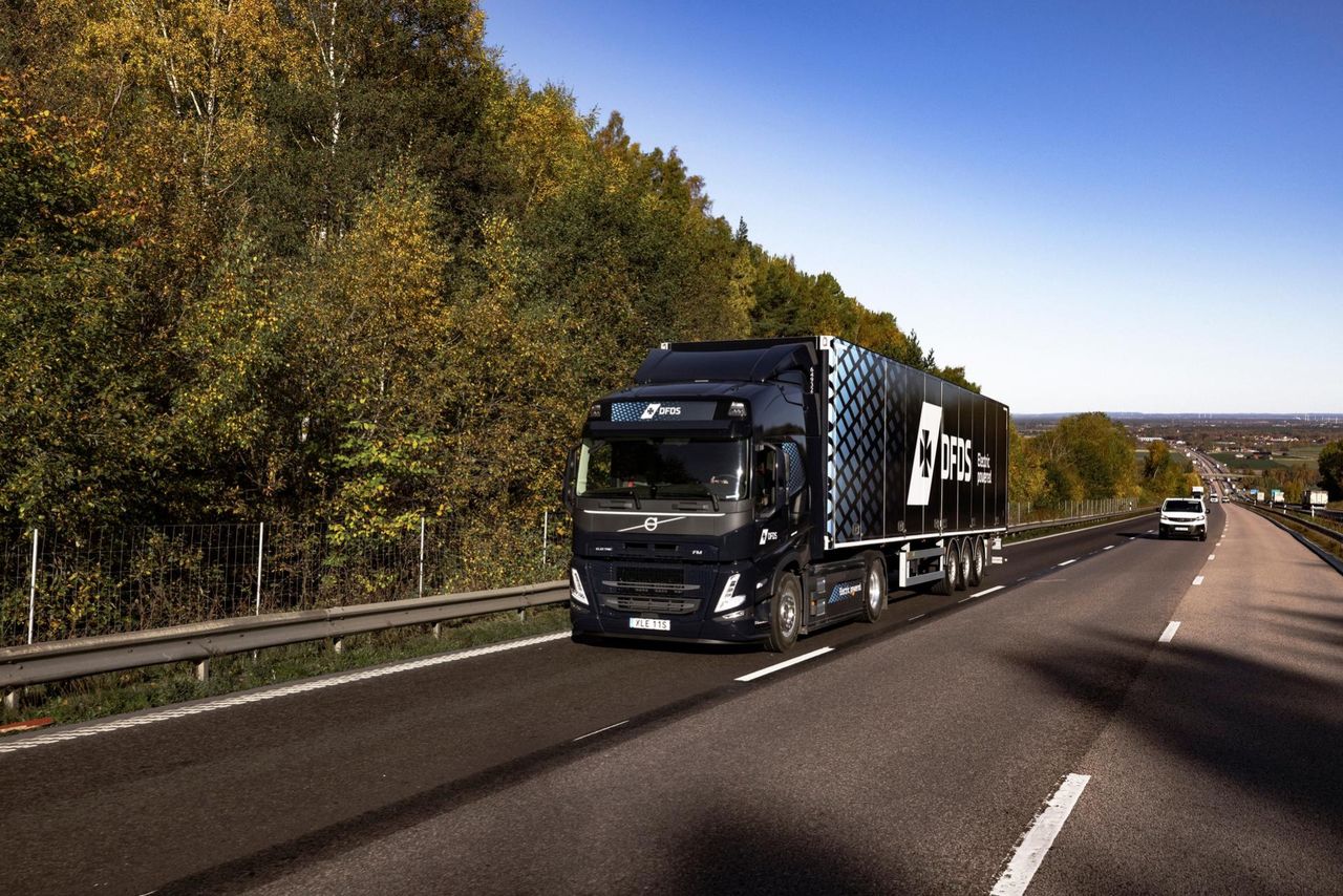 Volvo har nu levererat 20 eldrivna lastbilar till DFDS