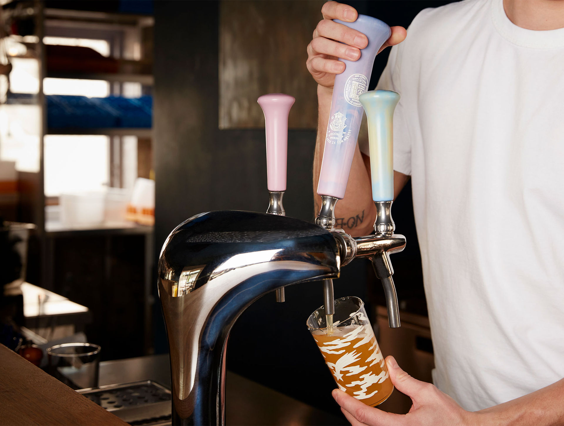 Snyggt glas och öltapp