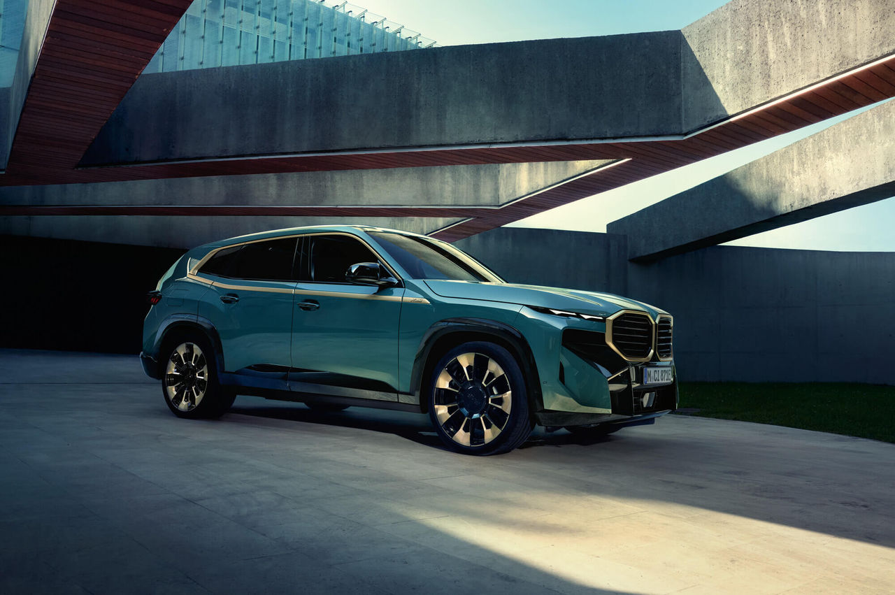 BMW XM med sexa på väg