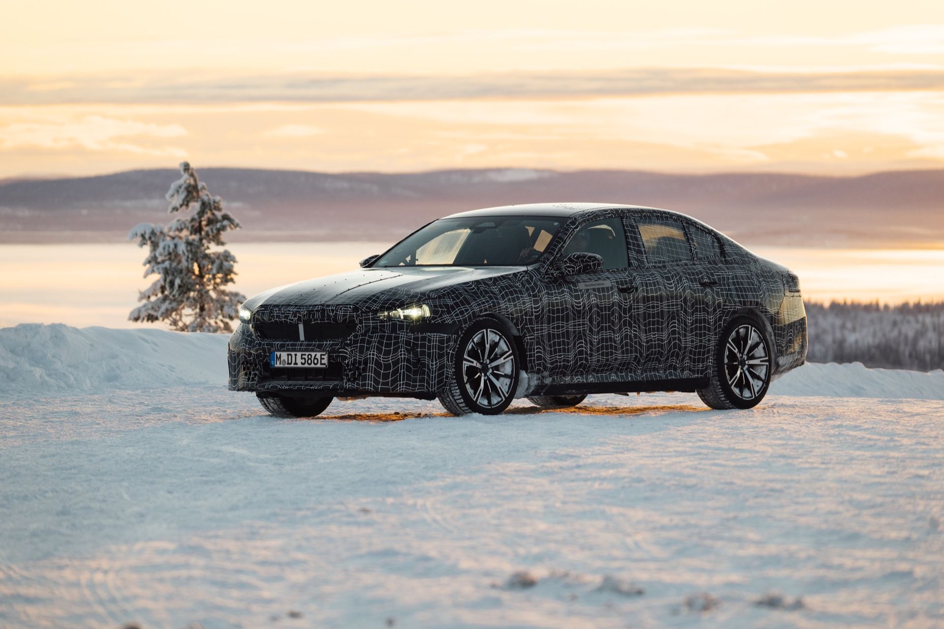 Vintertester med BMW i5