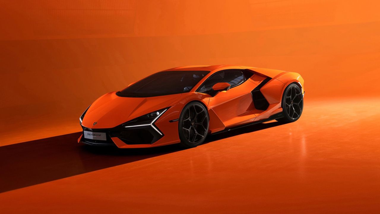 Lamborghini rullar ut det nya flaggskeppet Revuelto