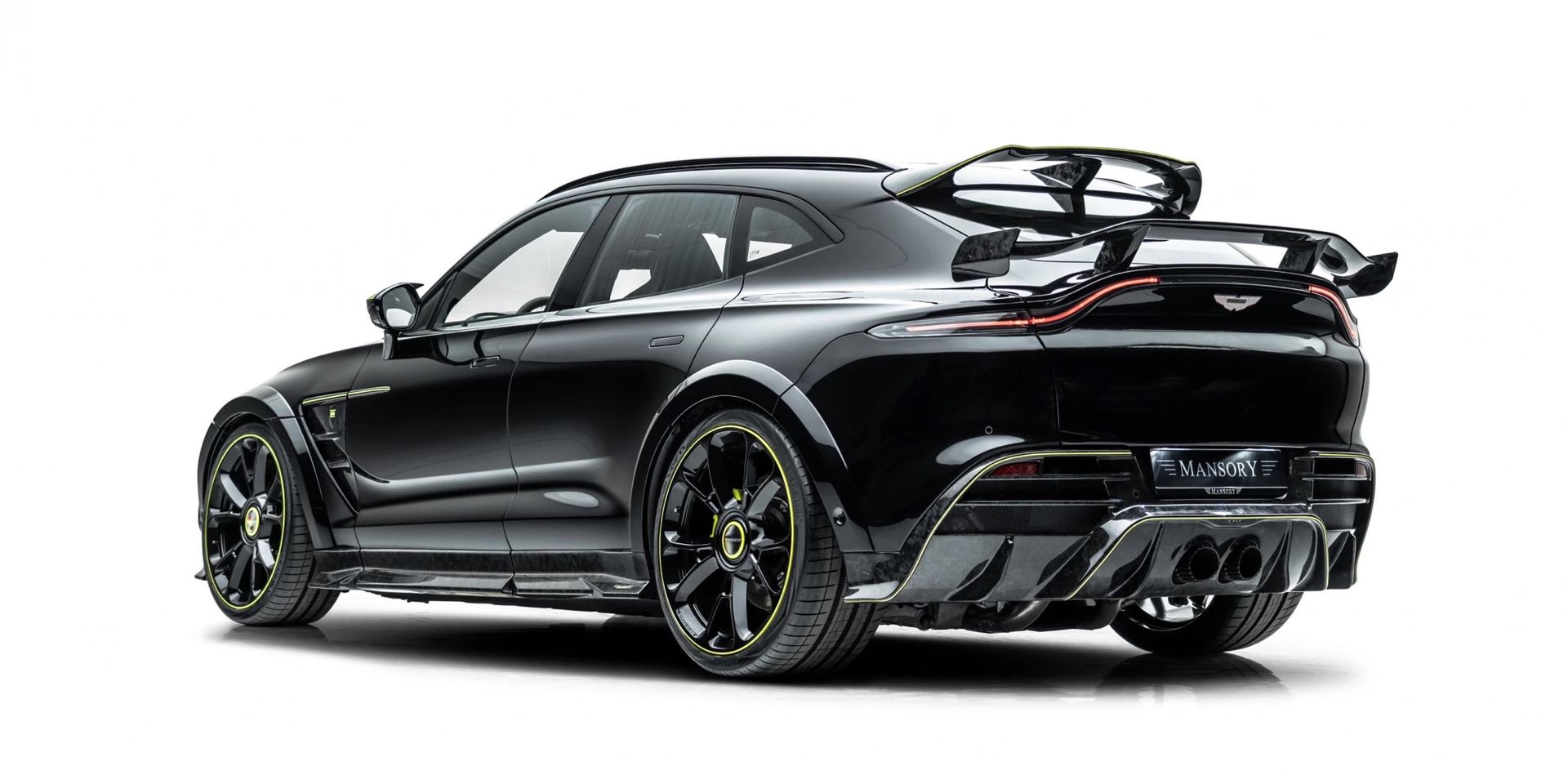 Aston Martin kanske släpper lättare version av DBX