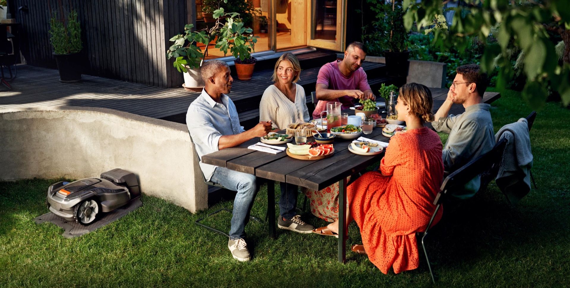 Nu kan Husqvarnas robotgräsklippare spela Happy Birthday