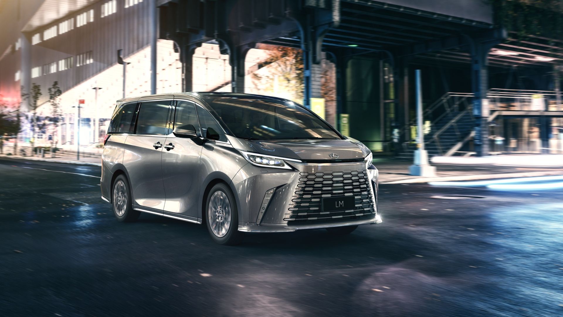 Lexus visar ny version av limousinlyxiga minibussen LM