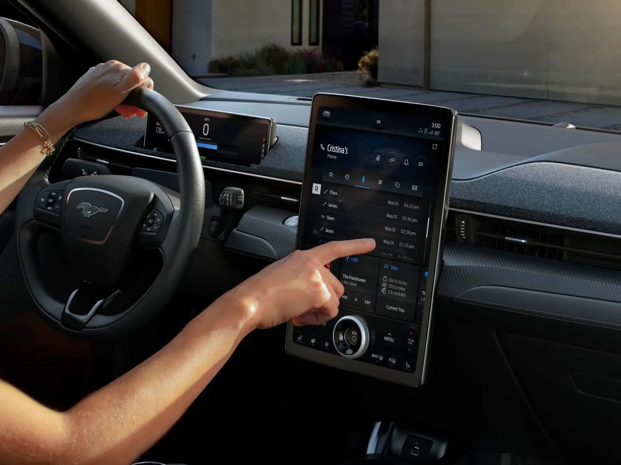 Ford lovar att behålla Apple CarPlay och Android Auto
