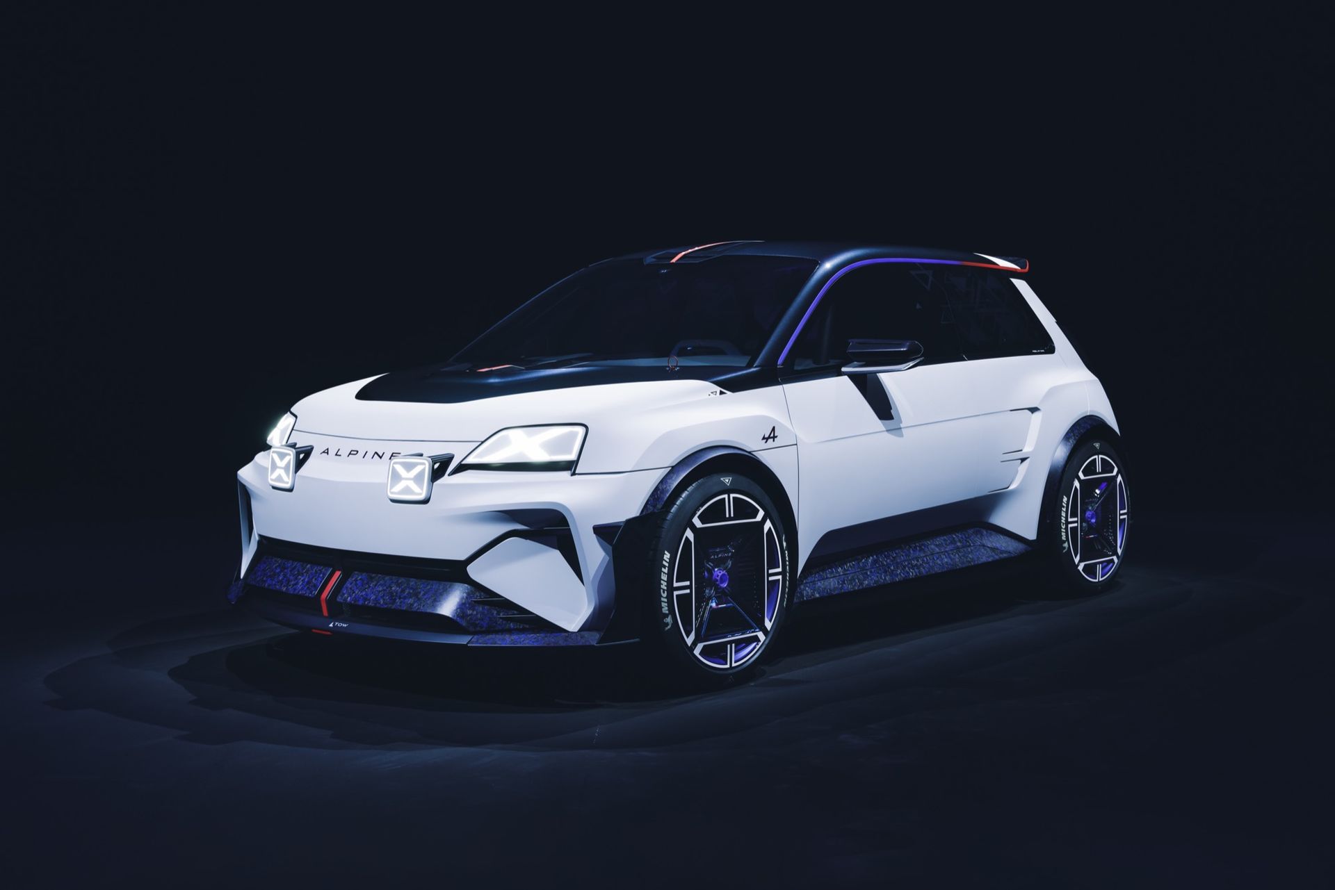 Alpine unveils compact electric car A290
