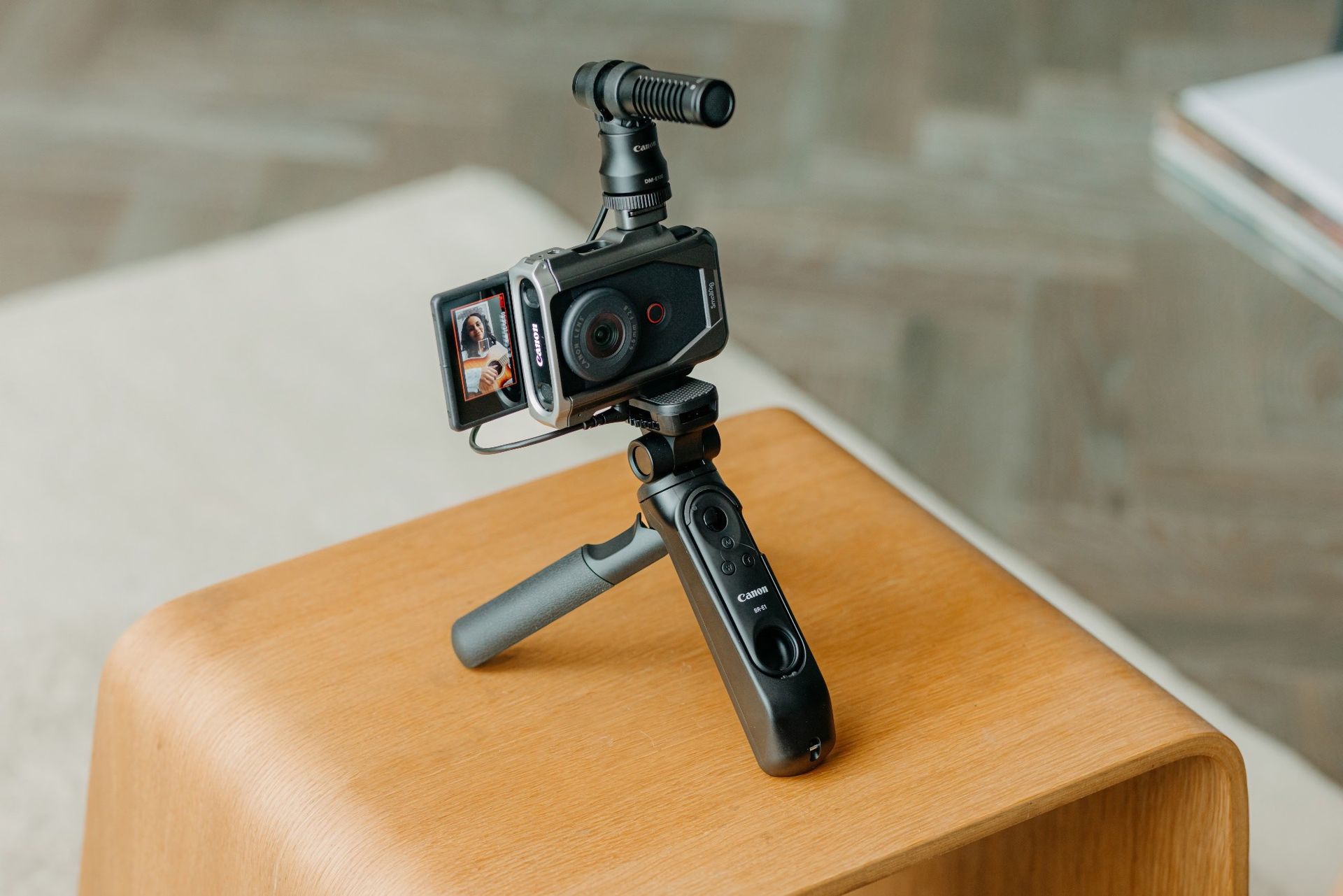 Canon presenterar vloggkameran Powershot V10