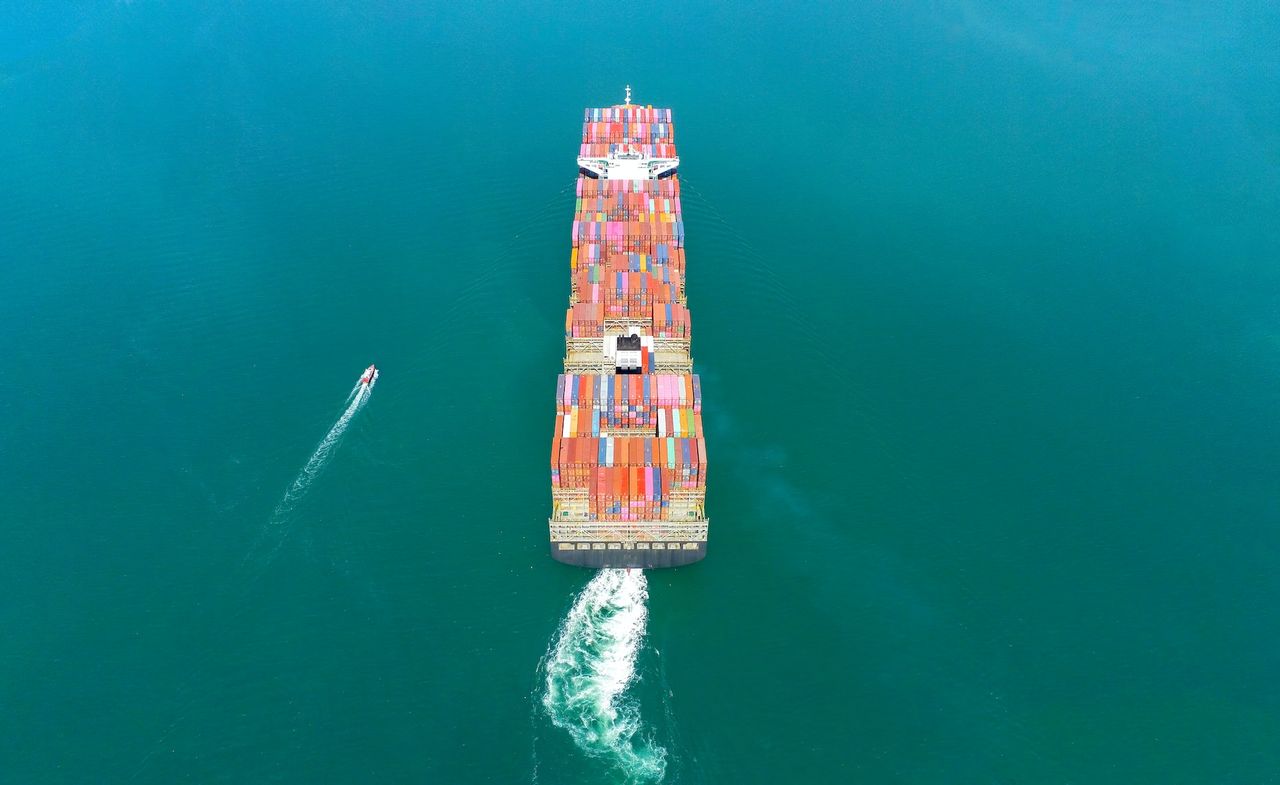 New cargo ship stuck in Suez Canal
