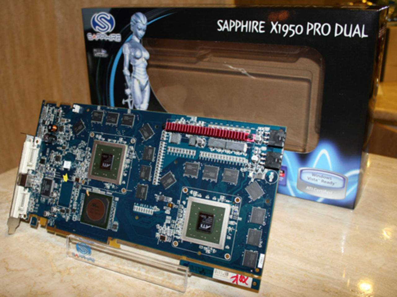 Nu har X1950 med dubbla GPU kommit