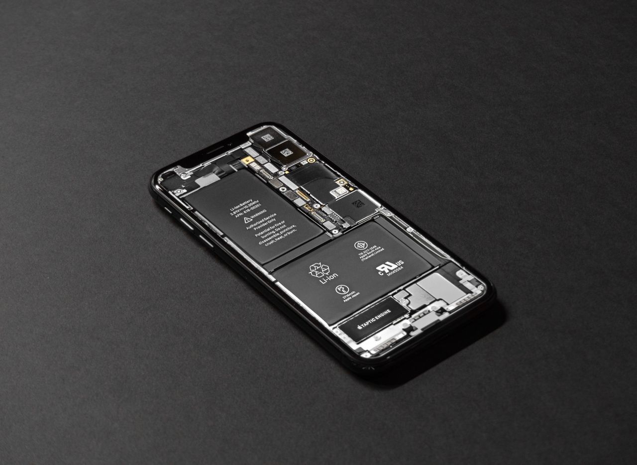 EU imposes regulations on batteries in gadgets and cars