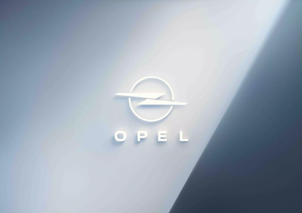 Opel presenterar ny logga