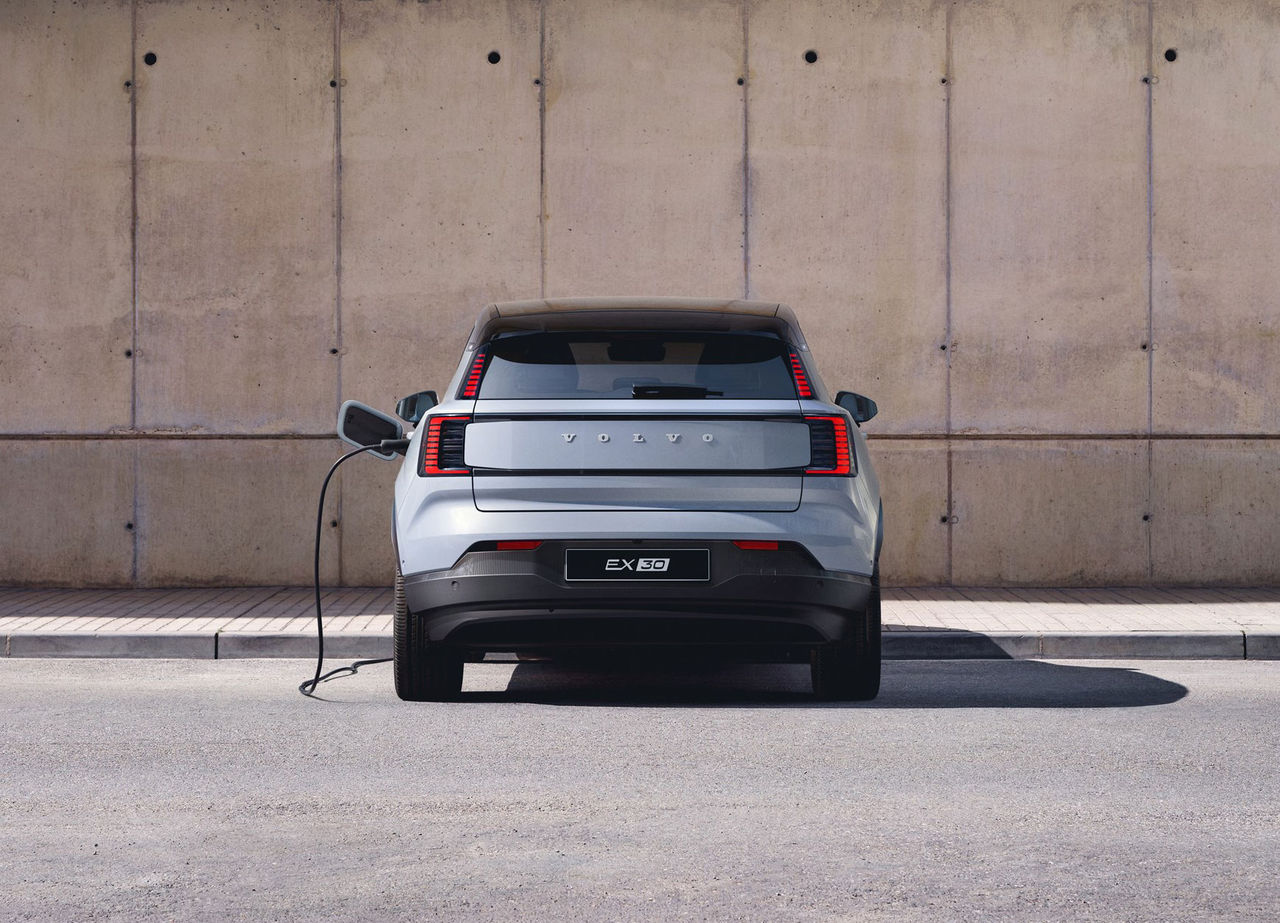 Volvo byter också till Teslas laddkontakt