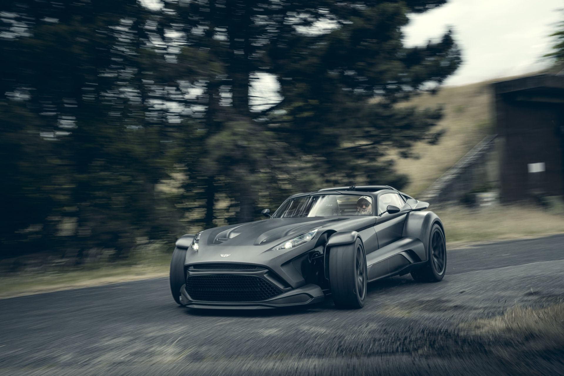 Donkervoort F22 i naken kolfiber