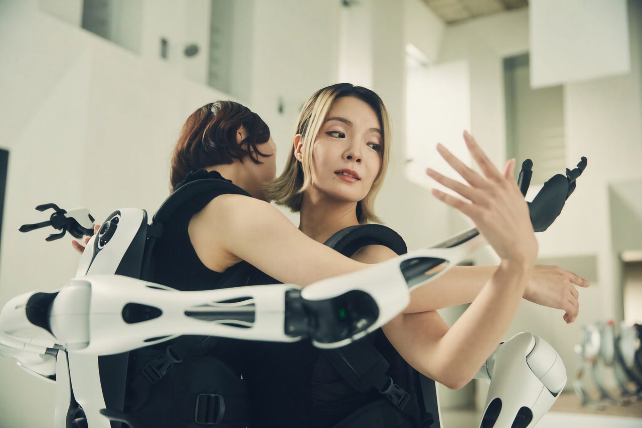 Japanskt universitet visar upp cyborgarmar