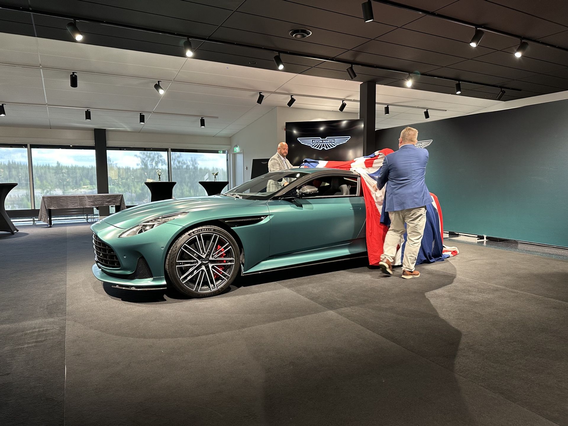 Vi har kollat in Aston Martin DB12