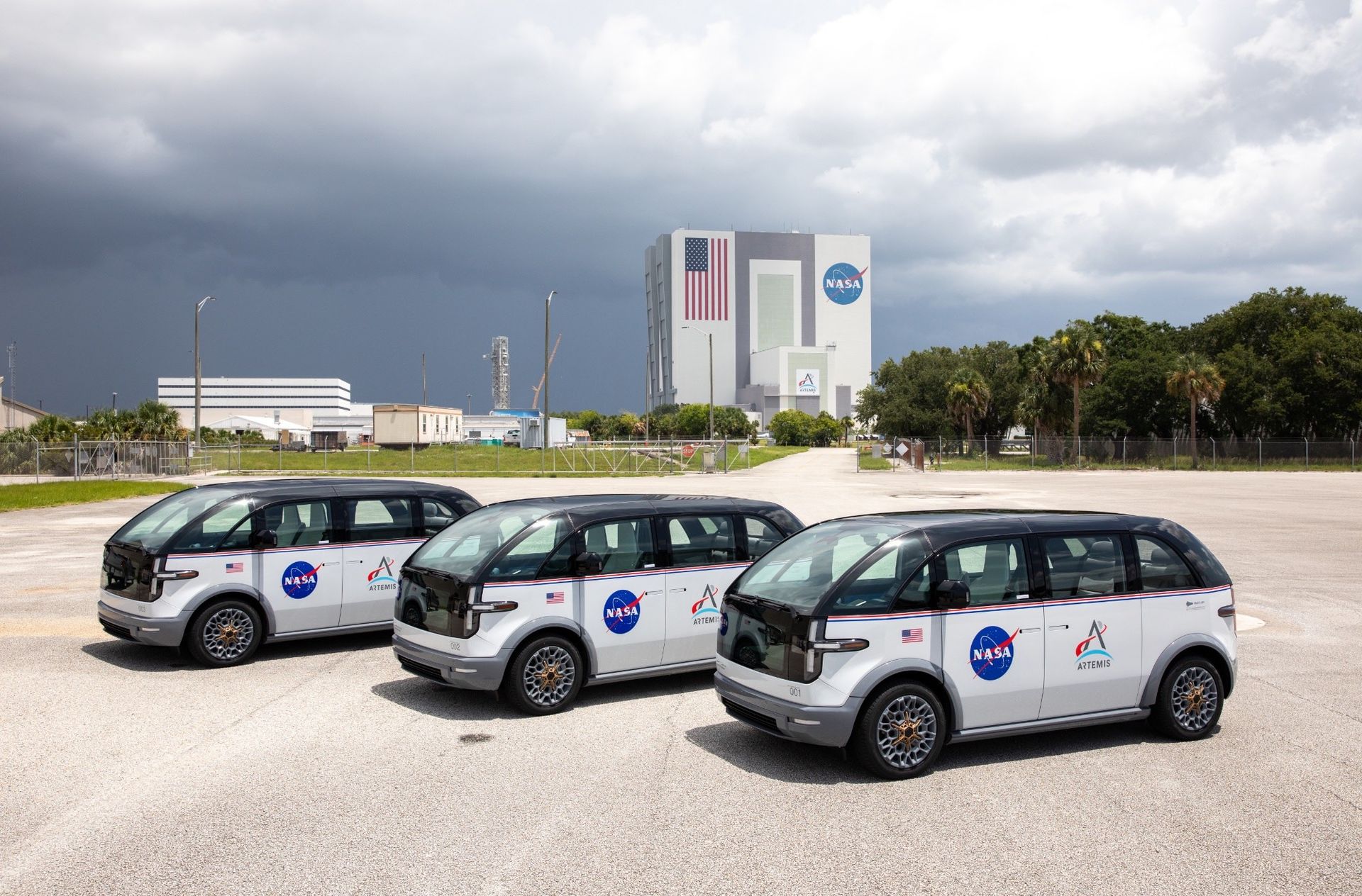 Nasa visar upp sina nya minibussar från Canoo