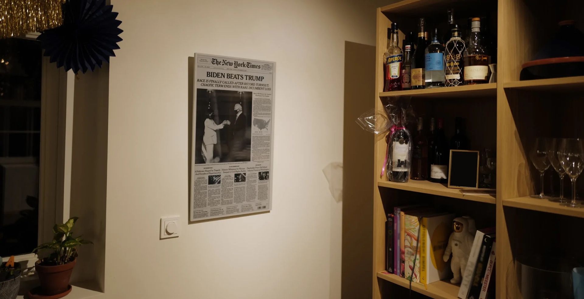 Häng dagens förstasida av New York Times på väggen