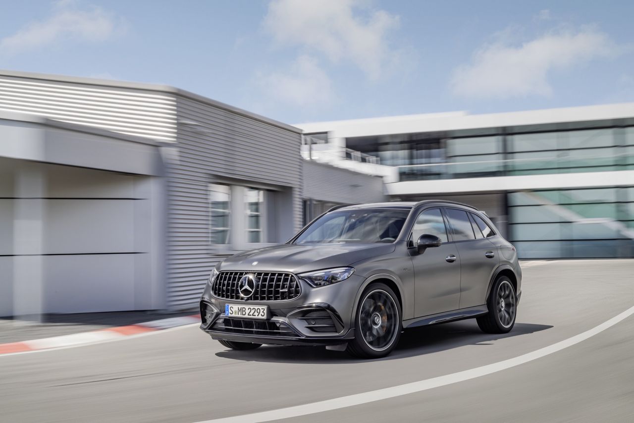 Mercedes visar upp AMG-versioner av GLC