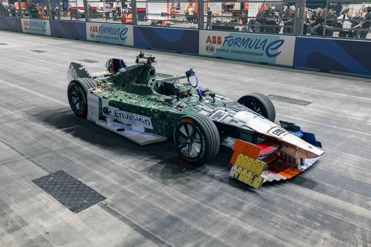 Envision Racing har byggt en racerbil av e-skrot