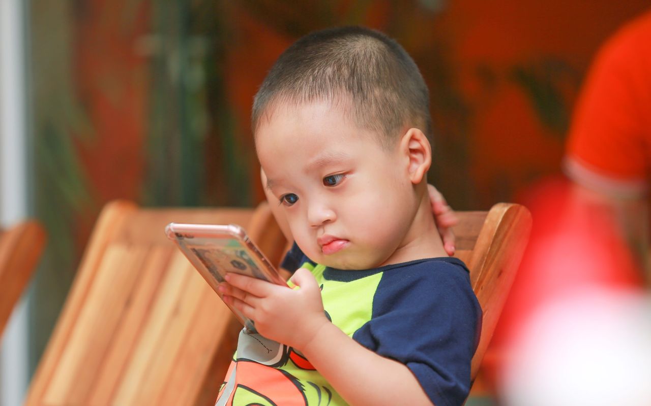 Kina vill begränsa mobilanvändandet bland unga