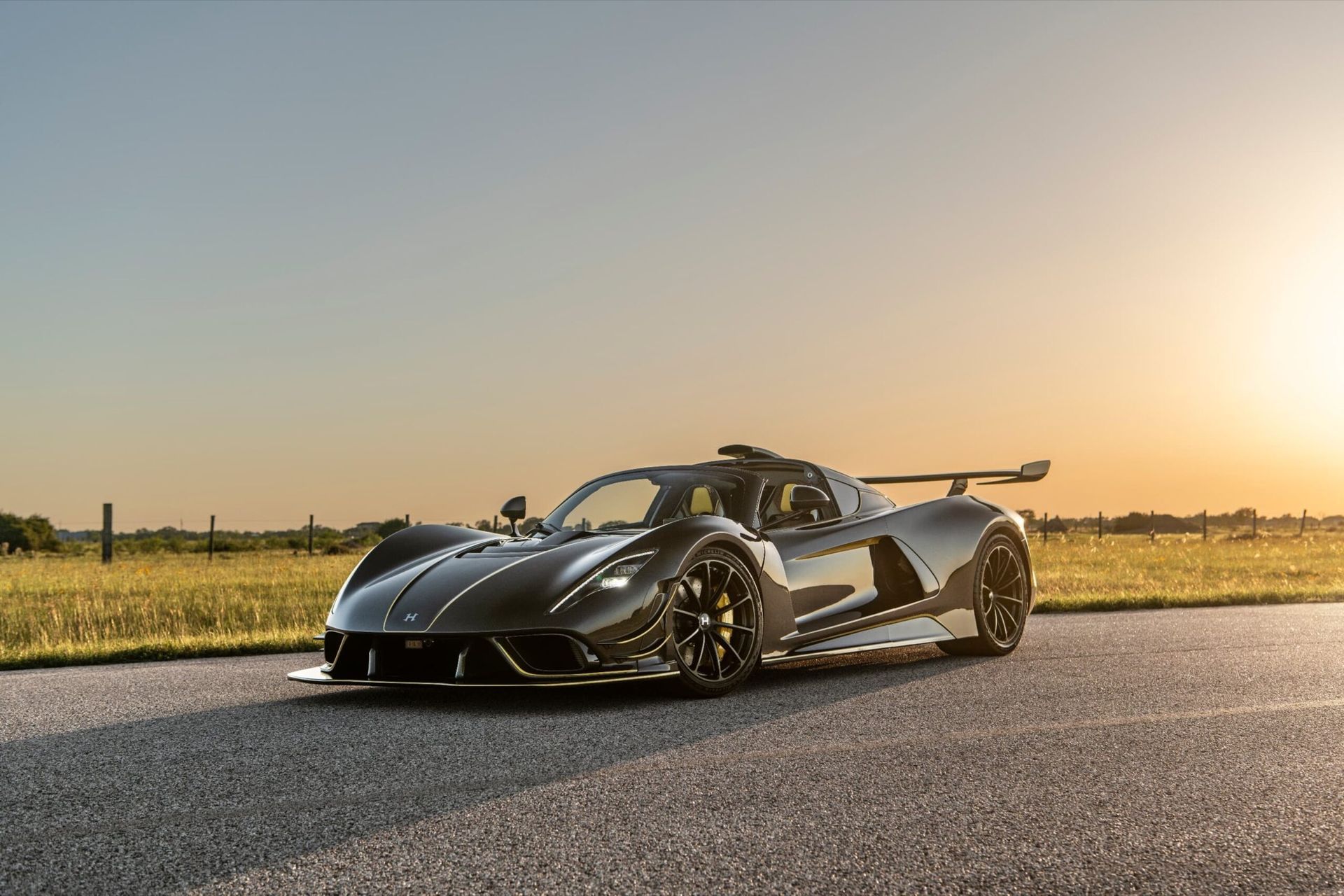 Hennessey Venom F5 Revolution nu även som Roadster