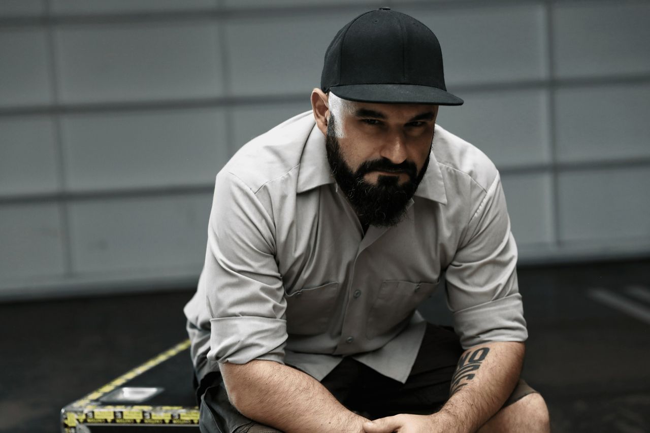 Sasha Selipanov öppnar designstudion Hardline27