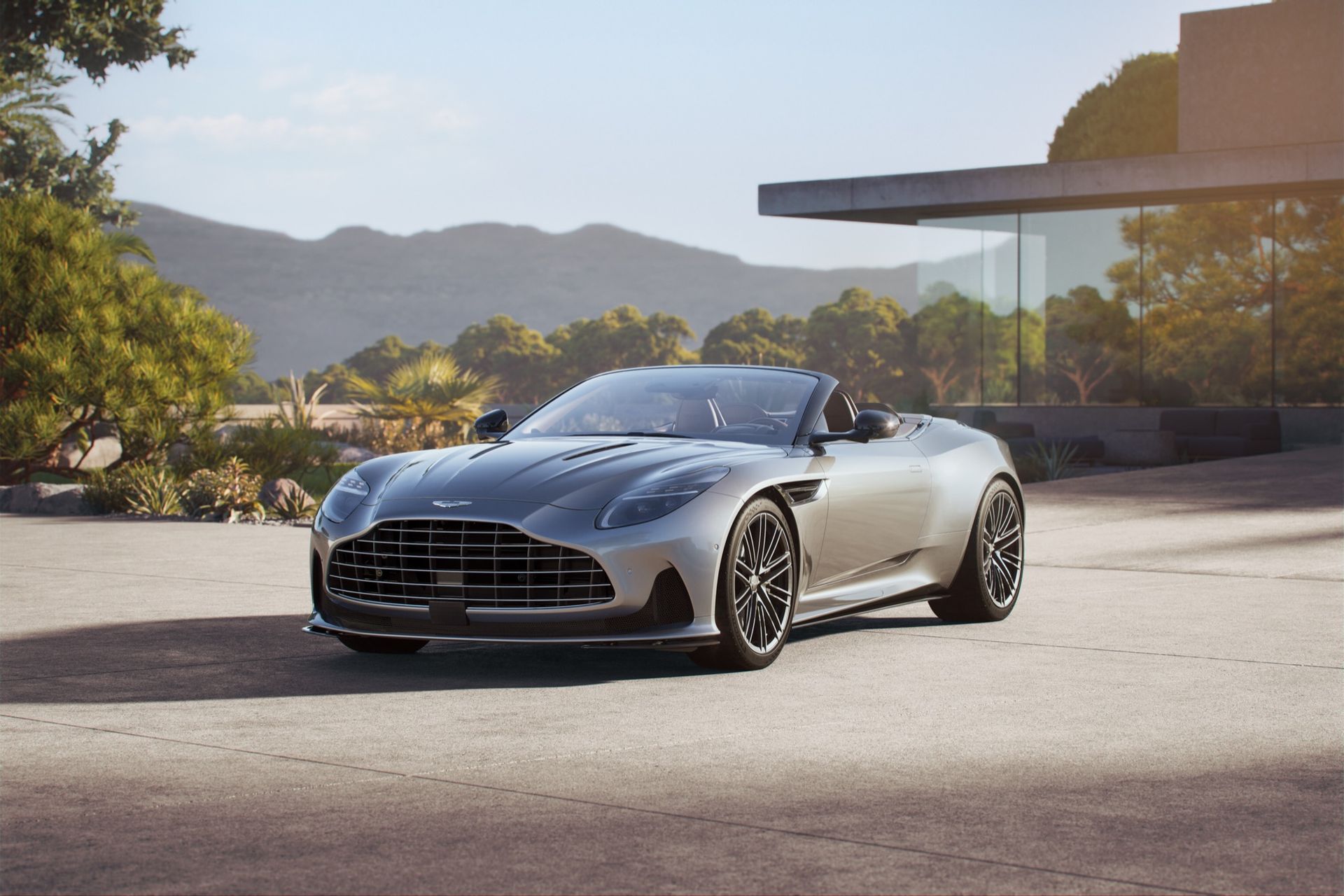 Aston Martin visar upp DB12 Volante