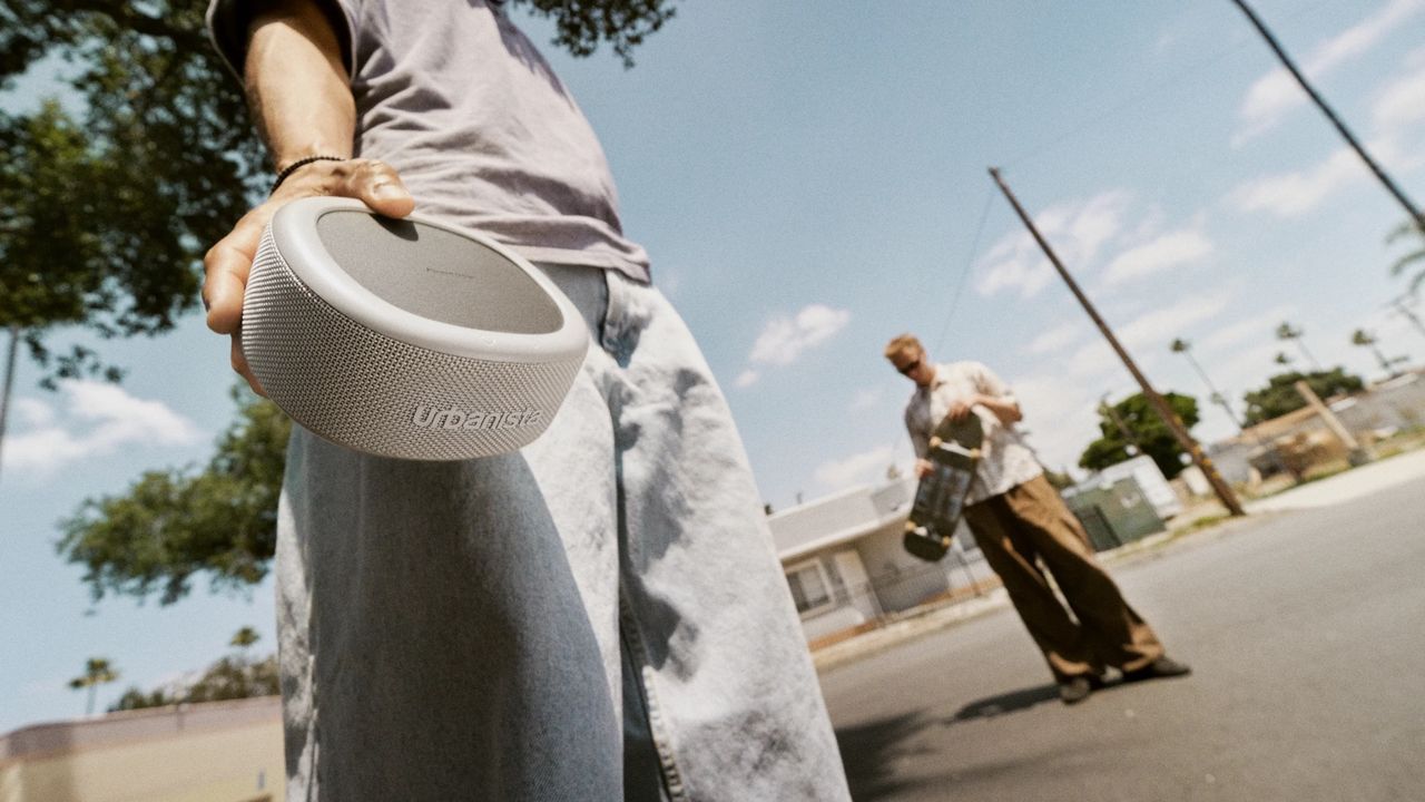 Urbanista visar högtalare som laddas av solen